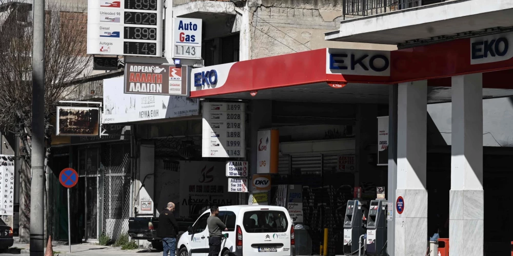 Grieķija ierobežos tirgotāju iespējas pelnīt uz degvielas un pārtikas produktu cenu kāpuma rēķina. 