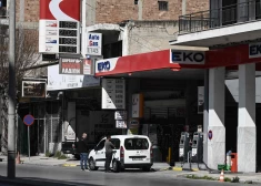 Grieķija ierobežo peļņas normu degvielai un pārtikai, reaģējot uz bažām par straujo cenu kāpumu