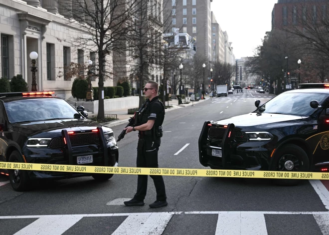 Furgons ietriecies barjerā netālu no Baltā nama. Slepenais dienests izmeklē incidentu