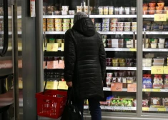 Patērētāji sūdzas - uz dažu preču cenu zīmēm Latvijas veikalos nav norādīta izcelsmes valsts. Kāds tam ir iemesls?