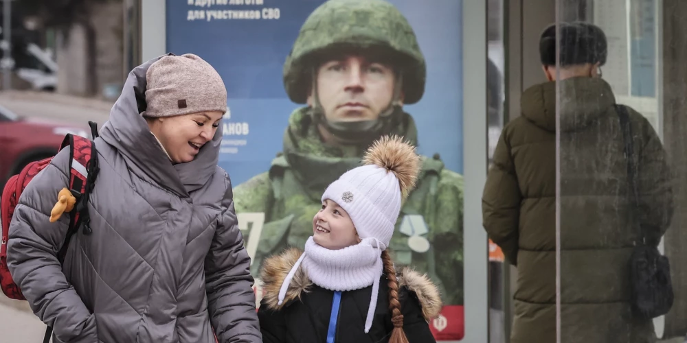 Viņa saplēsusi vismaz 14 bukletus ar aicinājumiem dienēt Krievijas bruņotajos spēkos.