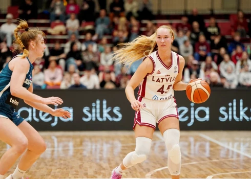 Latvijas basketbolistes Rīgā pieveic Slovēniju ar 79:53.