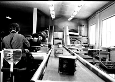 FOTO: Biļešu automāti, kurus reiz apmānīja ar pogām, – kā reiz brauca Rīgas sabiedriskajā transportā