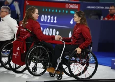 Latvijas ratiņkērlingisti pieveic Lielbritāniju un saglabā cerības uz pusfinālu