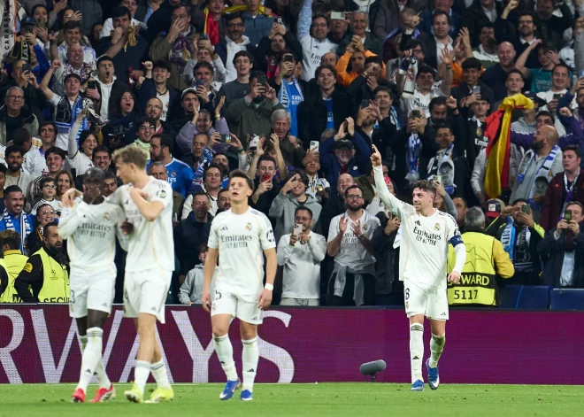 Valverdes “hat trick” nodrošina “Real” pārliecinošu uzvaru pār “United”