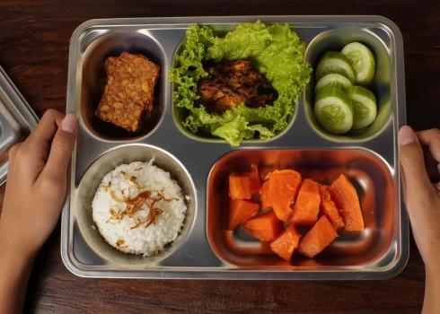 Хельсинки меняет систему общественного питания — в школах, больницах и детских садах закупки мяса и молочных продуктов сократят наполовину.