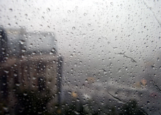 Šorīt vairākus Latvijas novadus skāris pirmais šī gada pērkona negaiss