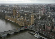 Pielikts punkts gadsimtiem senai britu politiskajai tradīcijai