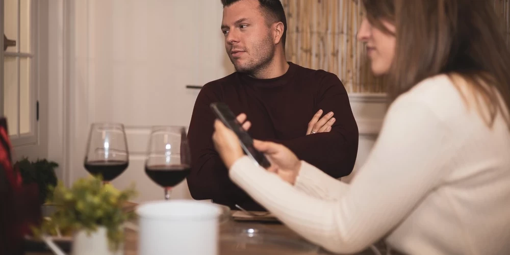 Iespējams, viņam pat nav ne jausmas, ka sieviete šos pārsteigumus vēlas. Tāpēc, ja vēlies svinēt svētkus, tev tas ir jāsaka ļoti atklāti.