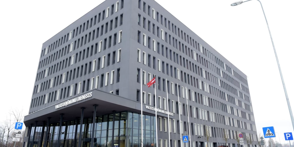 Valsts Ieņēmuma dienesta ēkā darbojas vairāku iestāžu biroji, kuru darba laiks atšķiras.