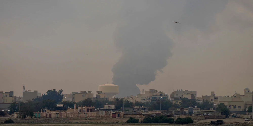 Irāna uzbrūk degvielas tvertnēm Bahreinā.