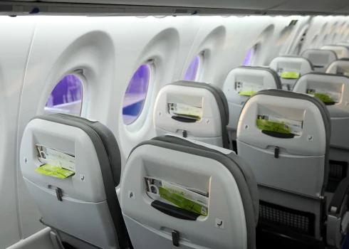 "Bombardier C Series" jaunās "CS100" lidmašīnas salons.