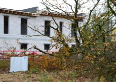 Mārupes dižozola nozāģēšanas lieta: vīrietim piespriež divu gadu probācijas uzraudzību un pienākumu atlīdzināt 27 500 eiro