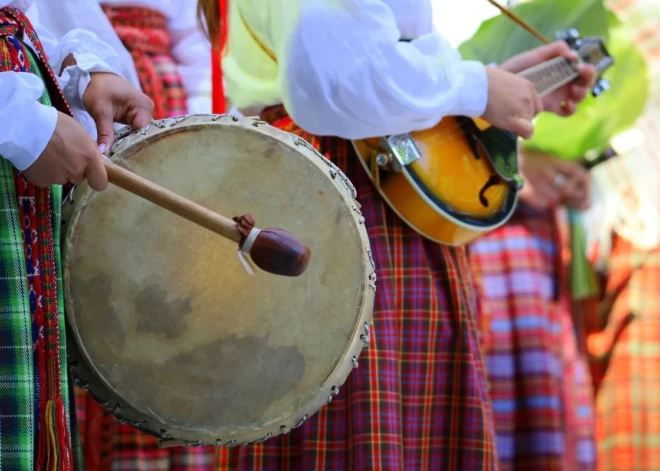 Izsludināta pretendentu pieteikšana Tradicionālās kultūras izcilības balvai tautas mūzikas nozarē