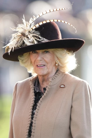 Karaliene Kamilla Čeltenhemas zirgu skriešanās sacīkšu Dāmu dienā 2026. gada 11. martā.