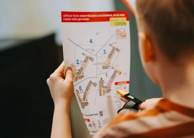 Aizvadītas azartiskas telpu orientēšanās sacensības Liepājas Valsts ģimnāzijā