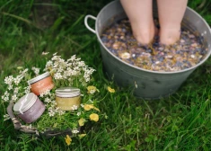 Atpakaļ pie dabas: kāpēc tava āda alkst pēc "akmens laikmeta" tīrības?