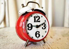 Kurās dienās 2026. gadā Latvijā būs jāpagriež pulkstenis?