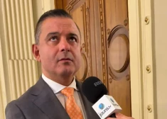 VIDEO: Kur pazuda Hosama Abu Meri atvaļinājums? Dokumenti vieš aizdomas, ministrs atbildi uz Jauns.lv jautājumu meklē Saeimas griestos, bet ministrija klusē