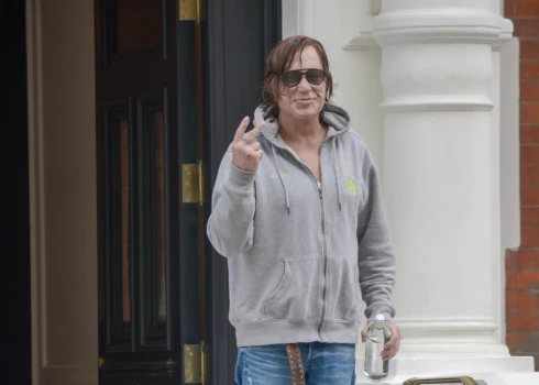 Микки Рурк выселен из дома в Лос-Анджелесе.