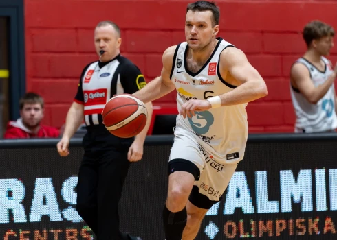 "Valmiera Glass"/"Vidzemes Augstskola" "Optibet" Latvijas-Igaunijas Basketbola līgā svin jau desmito uzvaru pēc kārtas (foto: "Valmiera Glass VIA Basketbols" / Facebook)