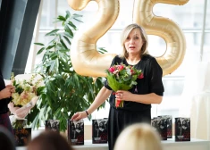 Žurnālistes Ērikas Šmeļkovas grāmatu par latviešu izcelsmes spiedzi Mariju Čilveri prezentē patversmē "Dzīvnieku draugs", ko pirms 25 gadiem dibināja ar šīs leģendas atbalstu. FOTO