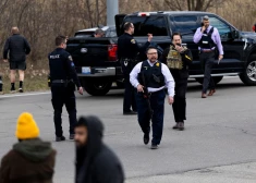 ASV Mičiganas štatā bruņots uzbrucējs ar auto ietriecas sinagogā