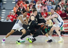 Rolanda Šmita "Anadolu Efes" Eirolīgas spēlē izrauj uzvaru pār "Bayern", visu spēli būdama iedzinējos