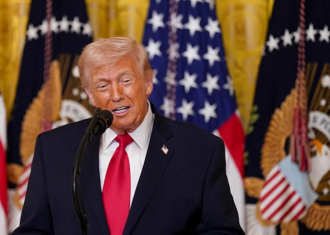 Tramps brīdina Teherānu: "Skatieties, kas šodien notiks ar šīm nenormālajām padibenēm!'"