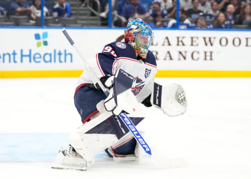 Elvis Merzļikins atguvis pirmā vārtsarga lomu Kolumbusā. 