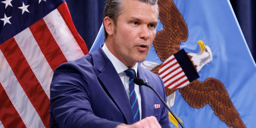 Fotogrāfiem aizliegta piekļuve brīfingiem “neglaimojošu” Pīta Hegseta fotogrāfiju dēļ.