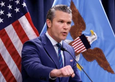 Pentagons satraucas par Pīta Hegseta fotogēniskumu — aizliedz fotogrāfiem piedalīties preses brīfingos