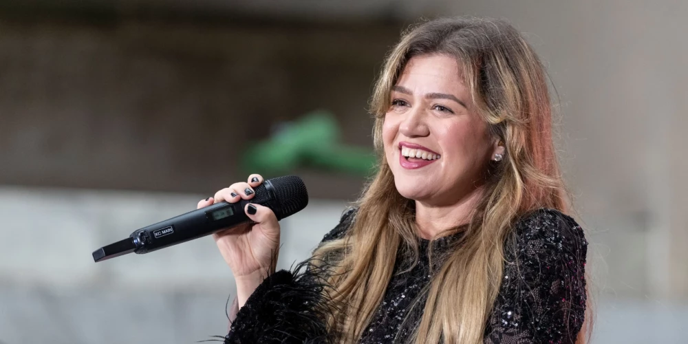 Kellija Klārksone apgalvo, ka “Amerikāņu elks" producenti melojuši par miljona dolāru balvu.