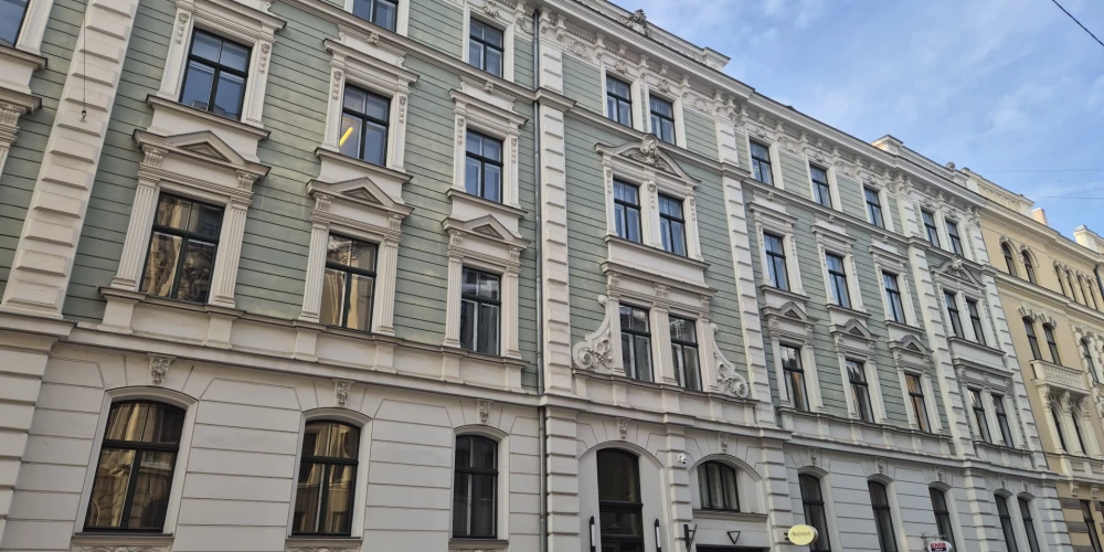 Pārdošanā izlikts vēsturisko ēku ansamblis Vīlandes ielā. 