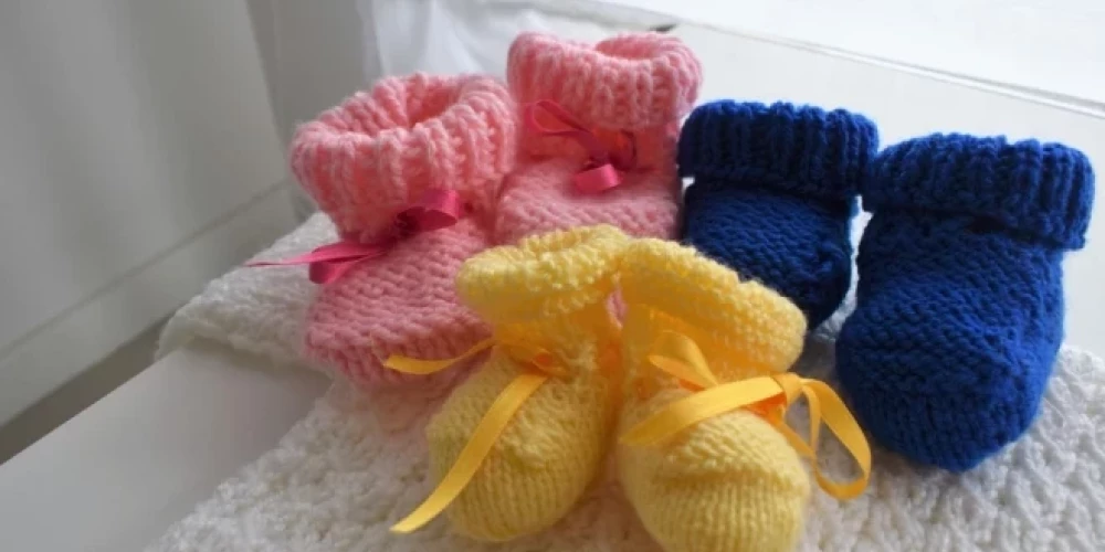 Rīgas Dzemdību namā kupla ģimene sagaidījusi šogad pirmos trīnīšus. 