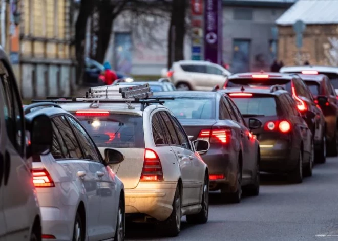 Eiropa gatavojas jaunai krīzei; atsevišķu valstu valdības jau tagad aicina iedzīvotājus atteikties no automašīnām