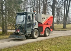 Siguldā sāk sakopt ielas pēc ziemas: ko jāņem vērā autovadītājiem?