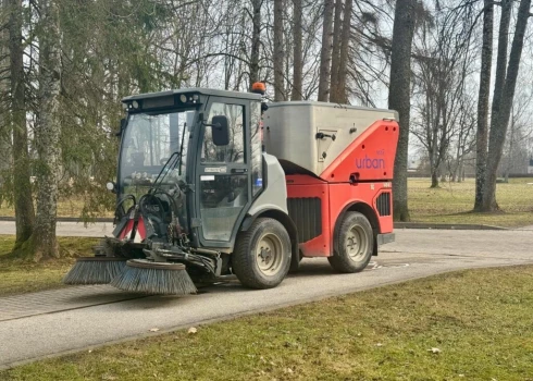 Norit ikgadējie pavasara ceļu un ietvju uzturēšanas darbi.