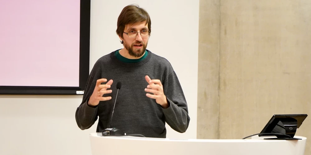 Latvijas Ornitoloģijas biedrības priekšsēdētājs Viesturs Ķerus: “Tas, ka putni ir mums apkārt, dod zināmu sirdsmieru.”