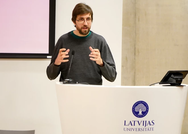 Kamēr vieni biedē, otri piebaro – ornitologs skaidro, kā mainās putnu pasaule Latvijā