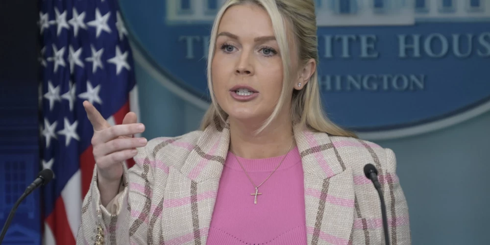 Baltā nama preses sekretāre Kerolaina Levita apsūdz ASV mediju panikas celšanā.