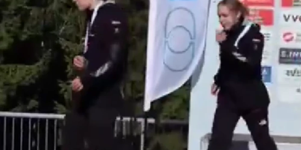 Latvijas jaunie sportisti pamet pjedestālu. 