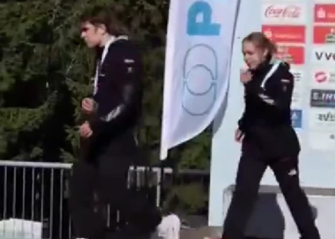 VIDEO: Latvijas jaunie skeletonisti pēc izcīnītās medaļas atsakās fotografēties ar agresorvalsts sportistiem