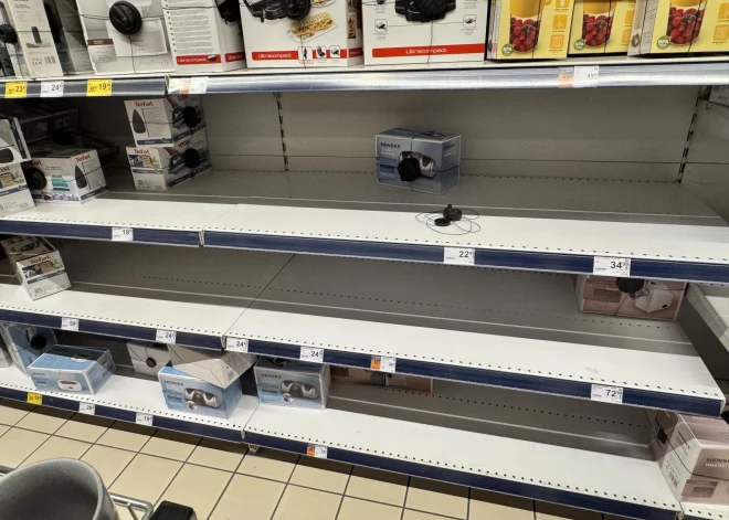 ФОТО: в магазинах пустые полки! В первый день распродажи жители рванули в Maxima