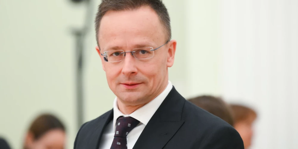 Ungārijas ārlietu ministrs Pēters Sijārto apgalvojis, ka Krievijas naftas pirkšana esot "Ungārijas suverenitātes aizstāvēšana".