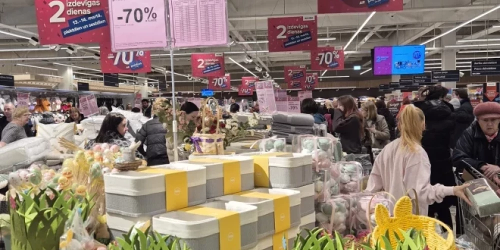 Novērojumi dienas pirmajā pusē liecina, ka ir uzstādīts šī gada iepirkšanās rekords, kas sasniedzis Ziemassvētku līmeni.