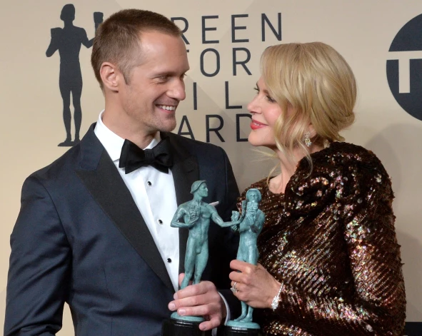 Nikola Kidmena un Aleksandrs Skarsgārds kopā filmējušies seriālā “Lielie mazie meli”.