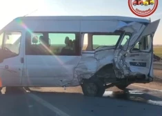 ВИДЕО: на Лиепайском шоссе столкнулись два микроавтобуса