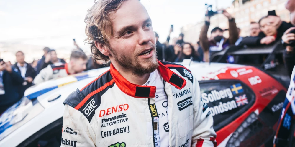 Pēc piektdienas ātrumposmiem sacensību līderis ir Zviedrijas pilots Olivers Sūlbergs.