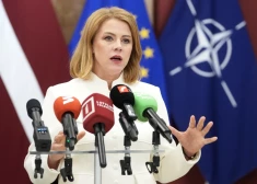 Действительно ли в проблемах премьера виноваты ее специалисты по коммуникации? Увольняется уже четвертый